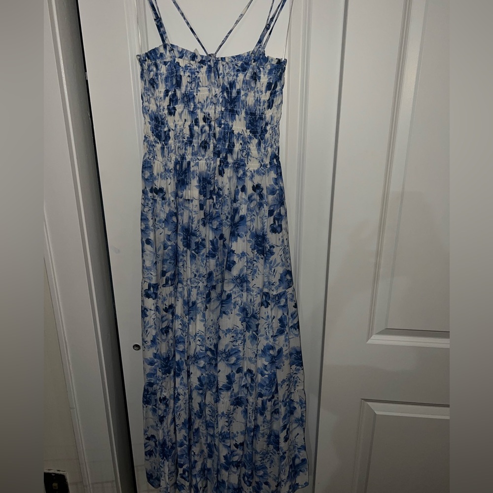 White and Blue Floral Smocked Abercrombie Dress - Picture 4 of 5